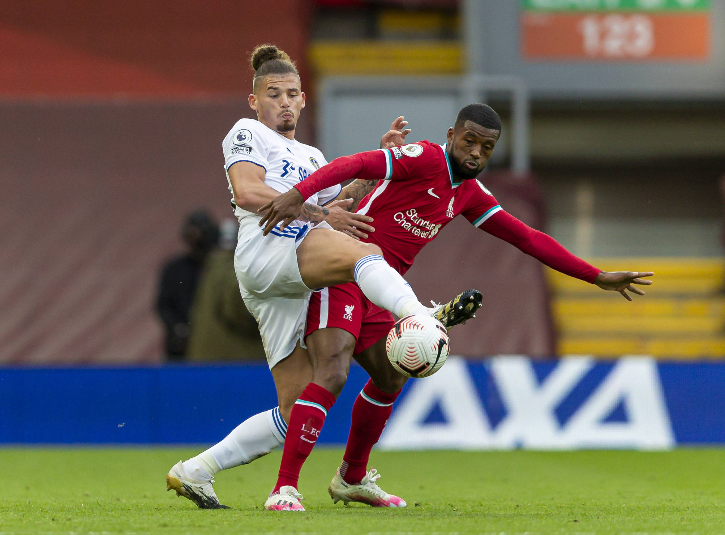 更是对他职 更是对他职